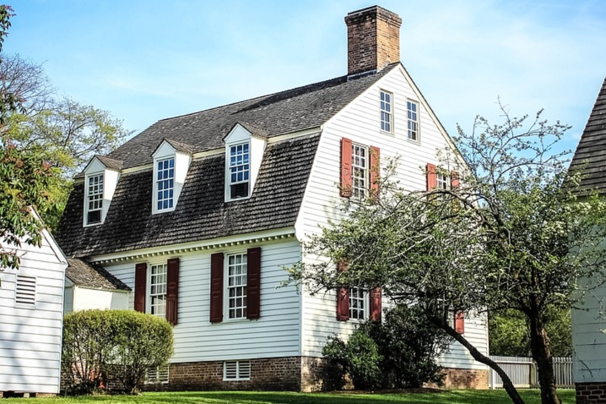 Dutch Colonial with gambrel roof in Southern U.S.