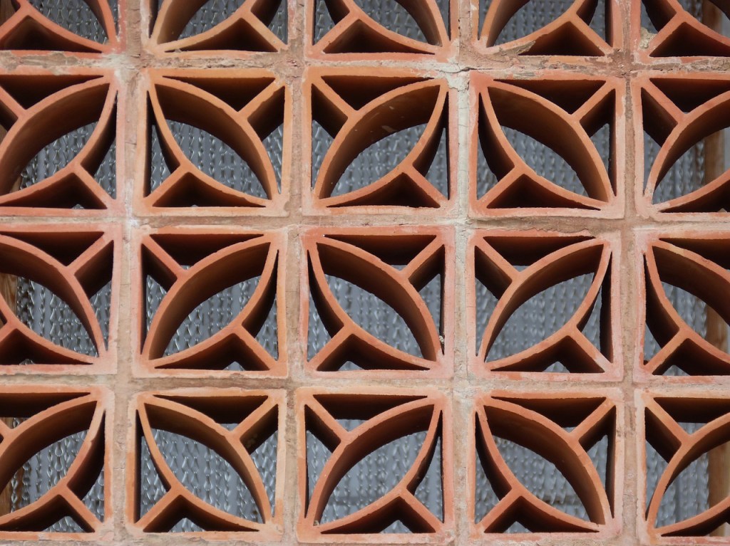 Wood lattice with geometric shapes