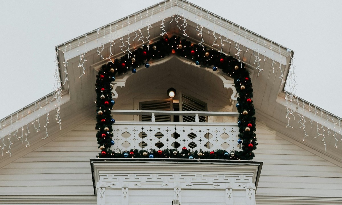 rooftop christmas decorations house exterior lights